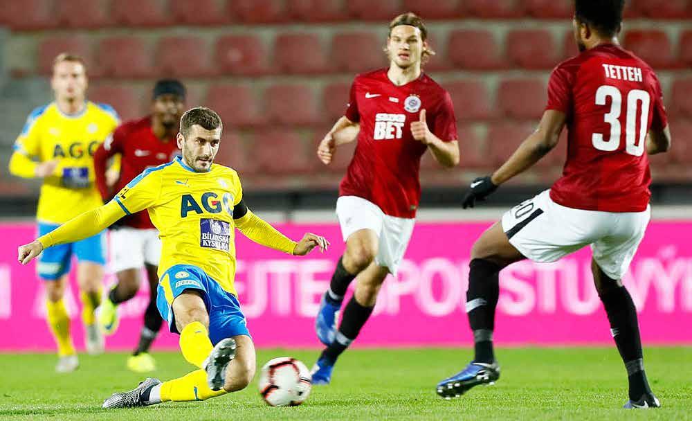 v sezoně 2018/19 K TITULU MAJÍ NYNÍ NEJBLÍŽE FOTBALISTÉ SLAVIE, KTEŘÍ SE S PRONÁSLEDOVATELI Z PLZNĚ POTKAJÍ V PŘÍŠTÍM KOLE A POTÉ JEŠTĚ V NADSTAVBOVÉ ČÁSTI. Termín nadstavby: 4. až 25.