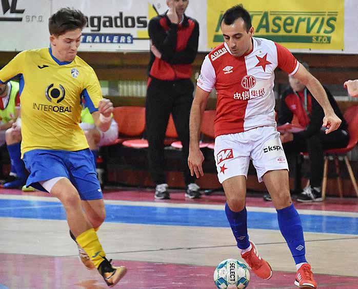 46 FUTSAL FUTSAL 47 Parádní souboj v Edenu. Plzeň zahodila desítku deset vteřin před koncem! Foto: Nikol Kuncová Foto: Nikol Kuncová RADOST PLZEŇSKÝCH FUTSALISTŮ ZE VSTŘELENÉ BRANKY.