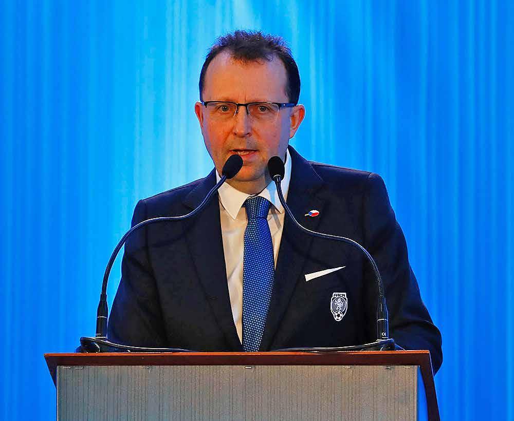 54 AKTUÁLNĚ AKTUÁLNĚ 55 Uvolnění členských příspěvků DELEGÁTI MIMOŘÁDNÉ VALNÉ HROMADY FAČR SE SEŠLI 5. ÚNORA 2019 V NYMBURCE. VYSTOUPENÍ PŘEDSEDY FAČR MARTINA MALÍKA NA VALNÉ HROMADĚ V NYMBURCE.