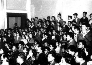 10. Zadatak se odnosi na revoluciju i oslobodilačku borbu 1956. godine. Ispod fotografija napišite slovni znak odgovarajućeg fragmenta izvora!