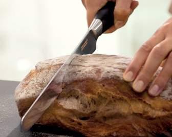 Čepele nožů Fiskars jsou přímo zapuštěny do rukojetí nožů, což zajišťuje přiléhavé těsnění a tím chrání před vznikem bakterií.