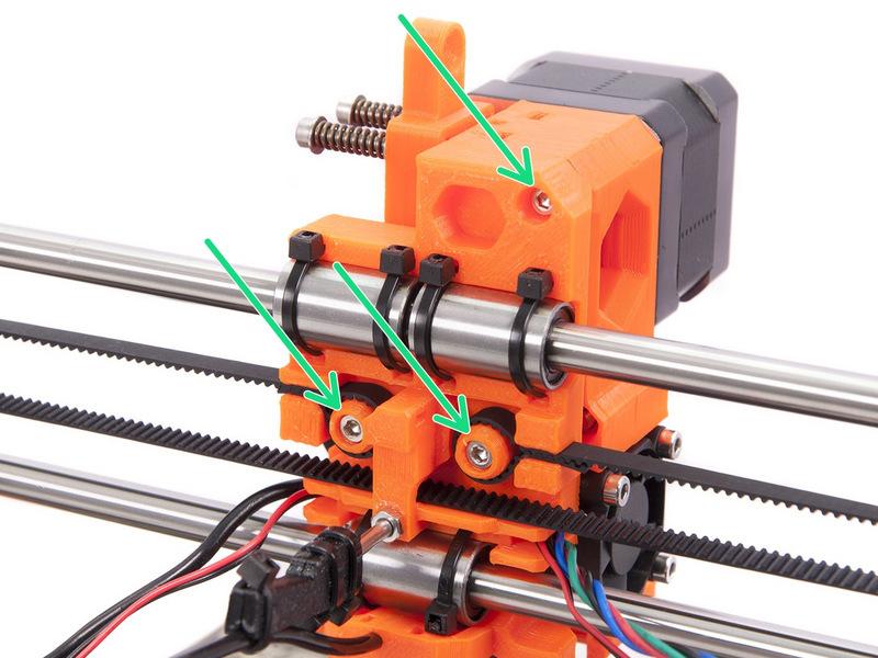 Step 6 Odeberte extrudér Pomocí 2,5mm inbusového klíče povolte všechny tři šrouby.