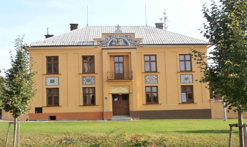 . Hlasatel slovanské vzájemnosti, autor první tištěné. a historik Moravy. Současný kostel byl postaven v letech 1885-1886 za faráře a patronem stavby byl starší. Stavba byla vystavěna v.