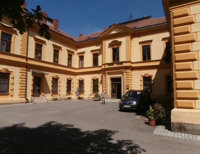 V roce 1880 nechává stavět silnici Pavlovice Tučín Přerov, aby měl snadnější přístup k Přerovu. Roku 1880 1890 začala přestavba starého a výstavba nového dvora.