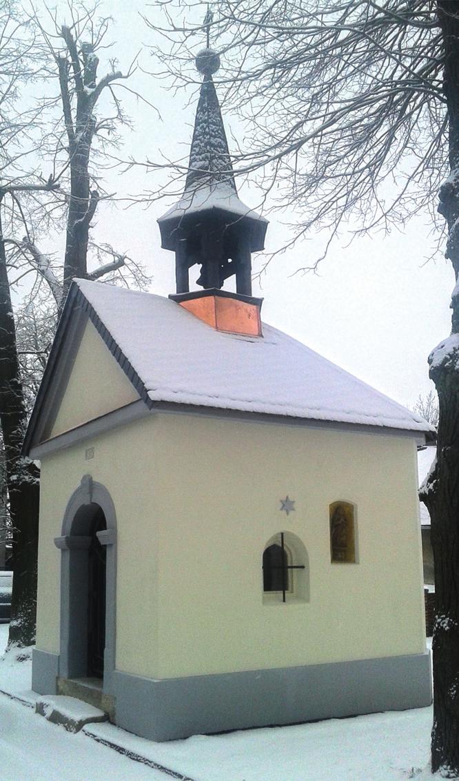 8 RADOSTNÁ STUDÁNKA KAPLIČKA VE VOLAVCI Jistě si někteří z vás všimli, že za poslední dva roky prošla kaplička ve Volavci celkovou rekonstrukcí a restaurováním, jak exteriéru v roce 2017, tak