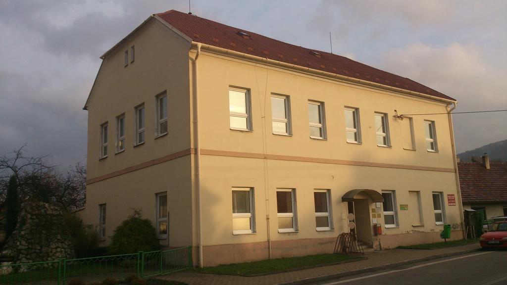 a. Úvodní informace Název stavby : OPRAVA FASÁDY OBJEKTU ZDRAVOTNÍHO STŘEDISKA, MOŘKOV Místo stavby : Dolní 74, Mořkov 742 72 parc.č. st. 55, k.ú.