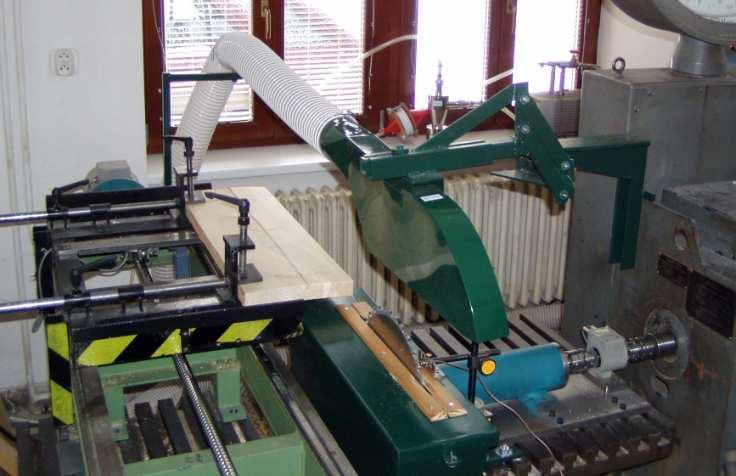 Obr. 15 Zkušební stend 1 vřeteno, 2 elektromotor s regulací otáček LS, 3 - snímač řezné síly F c a rychlosti v c, 4 bezkontaktní snímač vibrací A, 5 - roštový stůl, 6 - hlukoměr, 7 podávací vozík, 8
