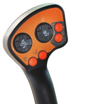 Ovládací prvky jsou ergonomicky uspořádány pro jednoduché a snadné ovládání sklízecí mlátičky.