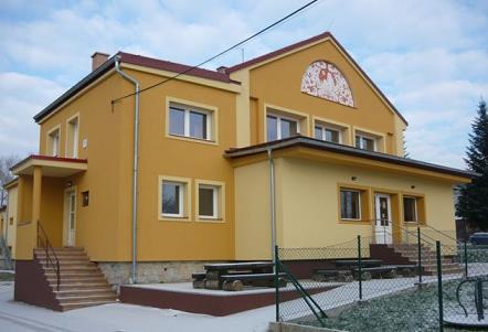 Zrekonstruovány byly veškeré chodníky uvnitř sídliště a přístupové chodníky k bytovým domům.