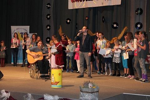 Byly provedeny terénní a parkové úpravy na více něž 1 ha travnatých ploch, vysazeno bylo 32 ks stromů.