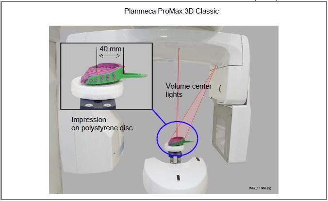 11 3D SNÍMKOVÁNÍ MODELŮ 7. Model (otisk anebo odlitek)položte na polystyrénový disk tak, že: Planmeca ProMax 3Ds Průměr objemu je 50 mm.