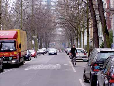 (což je výhodné zejména pro cyklisty). Polštáře mají příkřejší rampy než zvýšené křižovatkové plochy.