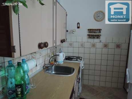 komora: lodžie Realizovaná cena/ období: 1 050 000,- Kč / 3/2016 Zdroj: databáze nabídkových cen MoniT-ID: 3AC047, cenový údaj 2.3. Parametry oceňovaného bytu Lokalita : ul.