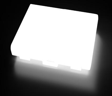 LED indikátor informuje pomocí délky a frekvence blikání červené LED diody o stavu lokalizátoru.