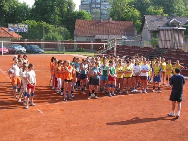 ten se hraje pouze do patnácti bodů, ale je opět vyžadován