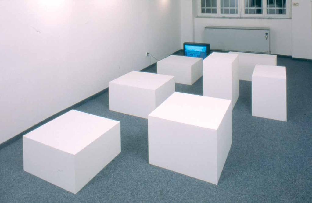 2000, Praha, Galerie Jelení (NCSU), Zem plná mléka BEZ NÁZVU, 2000, instalace,