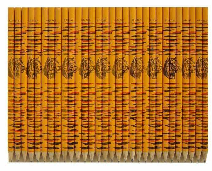 BEZ NÁZVU, 1996, obyčejné tužky nalepené na překližce Tužka jako nejobyčejnější kresebný nástroj se sama stala tématem.