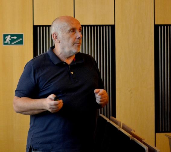 volnì pøeloženy. ¼u bo mír Smr èok (10.8.1954 11.8.2016) ¼. Smrèok v sekci Struc ture De ter mi na tion by Pow der Diffractometry na ECM 1998 v Praze. Poslední akce - 300.