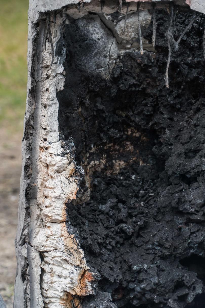 Obr. 5 Průřez stěny pece s dutinami po