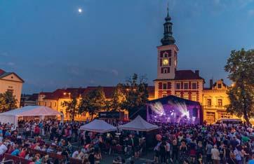 Po letech strávených s husity a křižáky a po několika ročnících odkazujících na napoleonské války jsme se letos přesunuli blíže současnosti a Masarykovo náměstí obsadil prvorepublikový cirkus