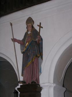 Vedlejší oltáře sv. Anny a sv.