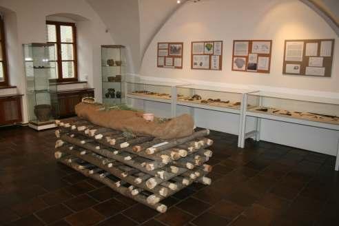 Slované v jiûních Èechách Jako hlavní sezónní v stavu na rok 2018 (8. èervna - 2. záøí) pøipravilo Prachatické muzeum autorskou v stavu s názvem Slované v jiûních Èechách.