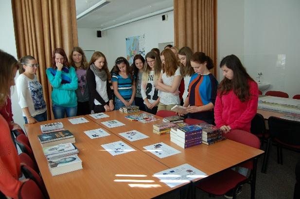 Cíl projektu: zavedení Čtenářské dílny do vzdělávacího oboru Český jazyk a literatura jako jednoho z prostředků ke zvýšení zájmu o čtenářství a
