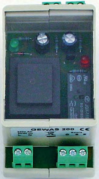 V případě poplachového stavu dojde, pomocí izolovaného přepínacího kontaktu, k sepnutí popř. vypnutí připojeného stroje (například čerpadla), současně se u GEWAS 300 FG spustí akustický poplach.