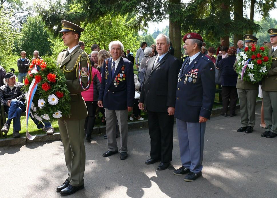 3. Ročník Číslo 7 LEŽÁKY - 73. VÝROČÍ VYPÁLENÍ OSADY Jana Hamáčka, předsedy Československé obce legionářské MUDr.