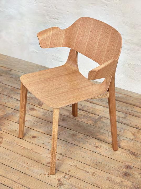 leaf design / E-ggs IT CZ Rodina Leaf Leaf je návratem k přírodě. Výběrem materiálů, způsobem jejich zpracování i designovými prvky.