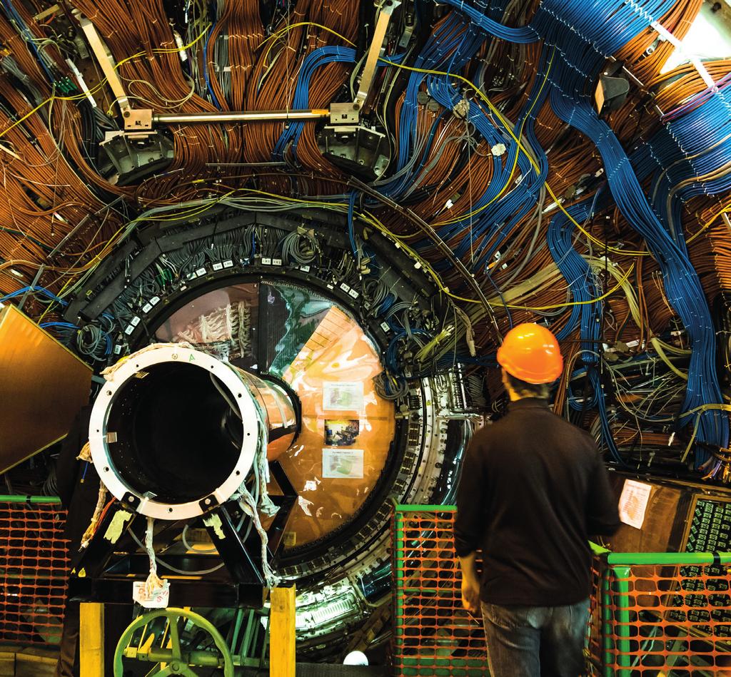 CERN Zajímavosti 1 Cathédrale St-Pierre Ženevské kalvinistické dědictví se jasně odráží ve strohém interiéru této historické katedrály. Viz str.