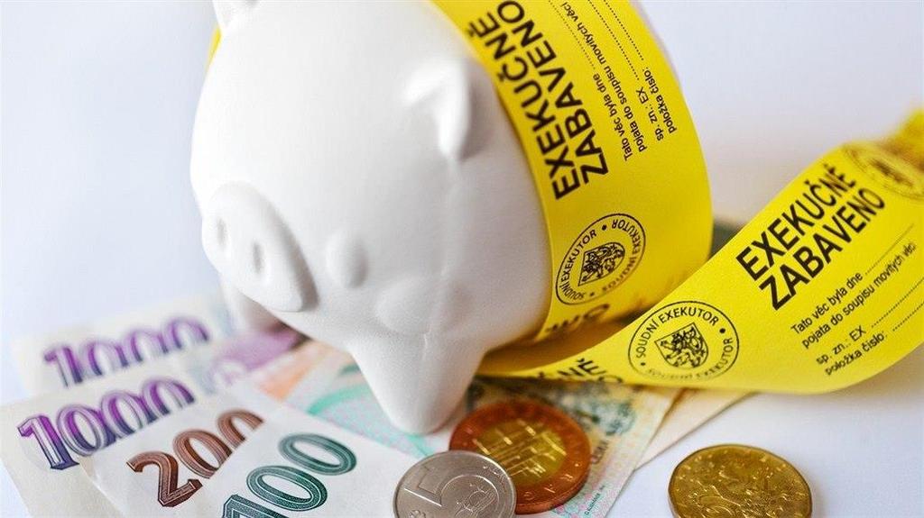 Práce s dluhy a energetická problematika sociální odbor dostává každý měsíc výpis dluhů na nájmu, včasné zachycení situace a jejího řešení - prevence práce s výší dlužné částky vůči obci, uzavírání