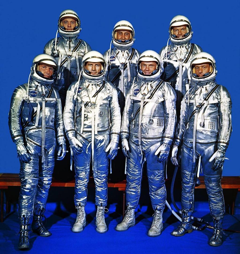 Sedm prvních astronautů projektu Mercury - v horní řadě zleva Alan Shepard, Virgil Grissom, Gordon Cooper, dole Wally Schirra, Donald Slayton, John Glenn a Scott Carpenter.