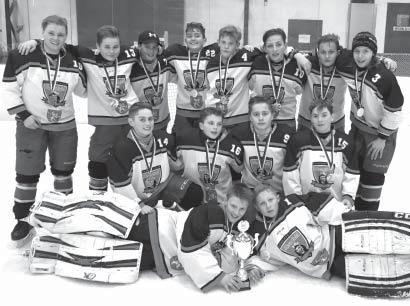 kdo jel z ročníku 2001, byl gólman Vacek. Zkoušeli jsme i Maxmiliána Kommu z Tábora, který se také osvědčil, pochvaloval si lodivod hradeckého celku. Ten byl s průběhem memoriálu spokojen.