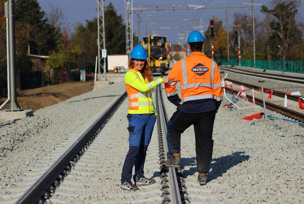 ODBORNĚ ZPŮSOBILÁ OSOBA V PREVENCI RIZIK ZHOTOVITELE STAVBY Buď externí nebo interní zaměstnanec Nad 25 osob dle zákona musí být OZO Zpracovává kompletní dokumentaci ze zákoníku práce