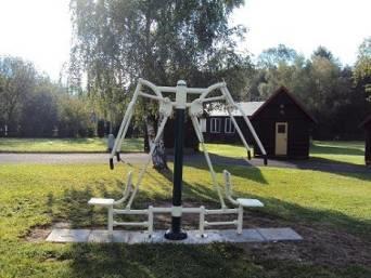 nejen ke zkvalitnění služby ale i k humanizaci prostředí. Prádelna domova byla vybavena novými automatickými pračkami. Soubor budov se dělí na dvě části na hlavní budovu a sociální přístavbu.
