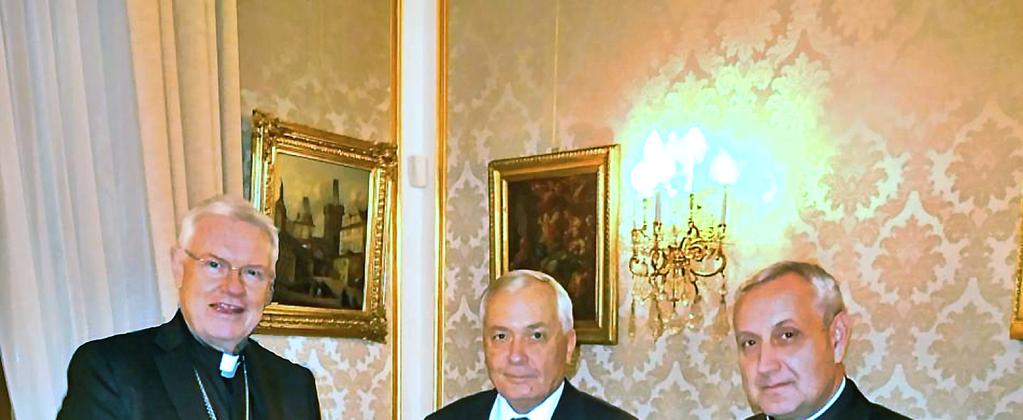 Z aktu předání vysokého papežského vyznamenání JUDr. Janu Kotousovi Jak jsme již ve svých předchozích Aktualitách z 12.