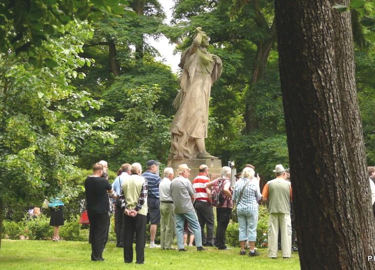 Za Památník Lidice a lidické děti pak uctil vzpomínku předseda ZO ČSBS Lidice, br.