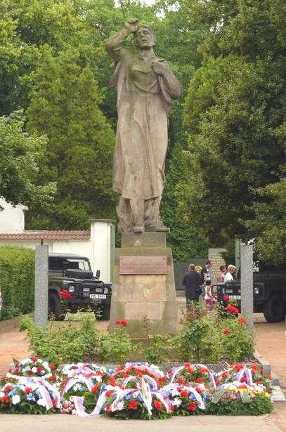 Milouš Červencl. Se svými projevy vystoupili mj.