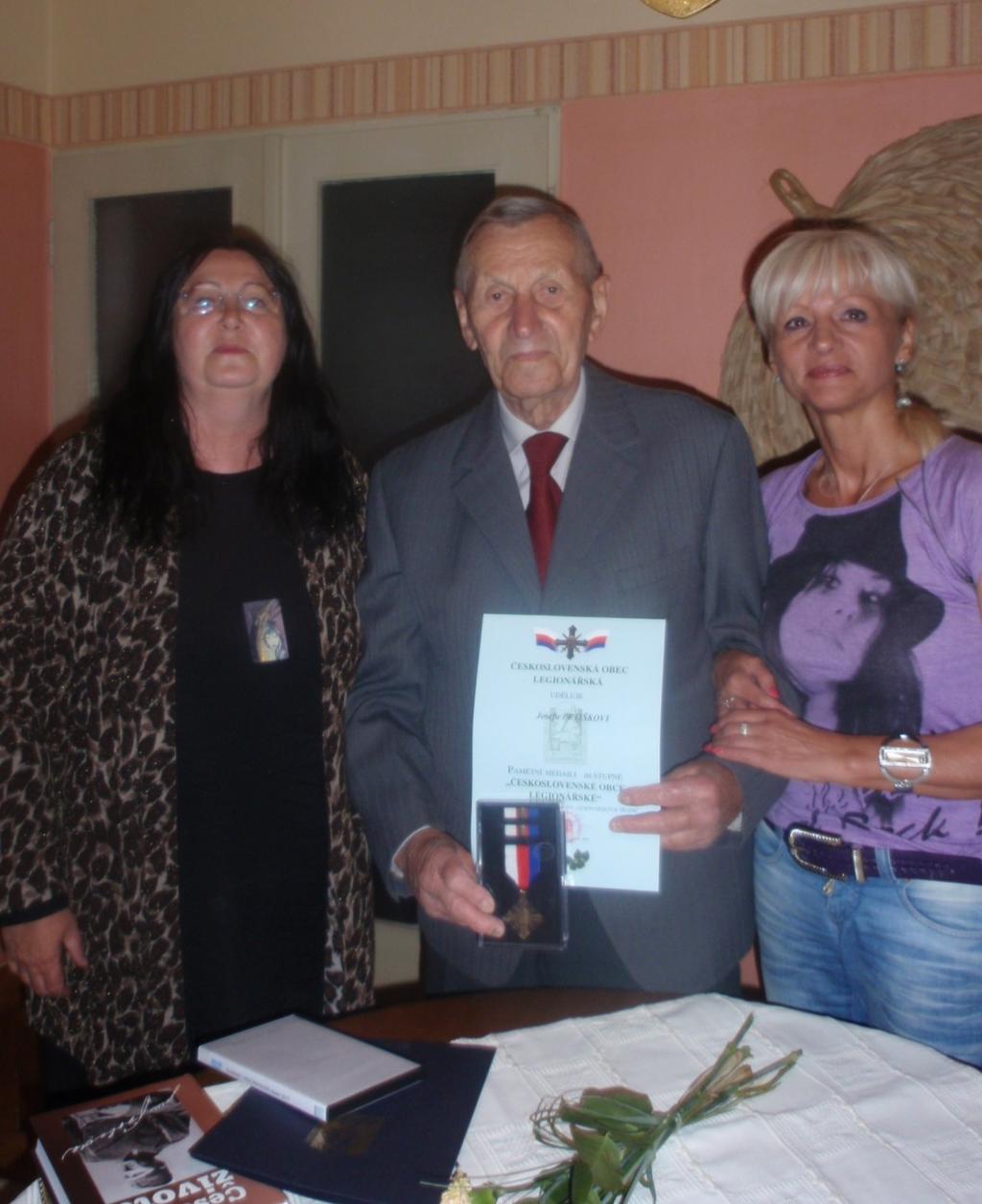 Z P R A V O D A J Osobní vzpomínka na válečného veterána... Dozvěděla jsem se smutnou zprávu, že ve věku 92 let zemřel Josef Petiška, dlouholetý předseda ČsOL Kladno. Znali jsme přes 40 let.