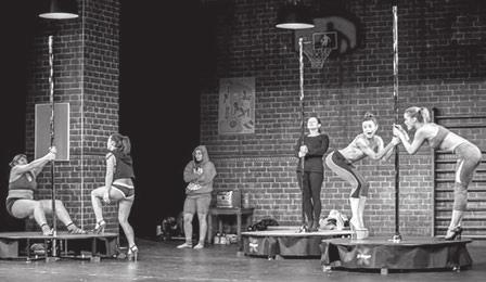 : 777 556 578 Stageart uvádí The Naked Truth Nenechte si ujít představení The Naked Truth - Odhalená pravda v Divadle Bolka Polívky. Čeká vás kurz pole dance ve vesnické tělocvičně. 4.