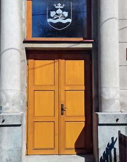 Velký důraz byl kladen i na povrchovou úpravu, která je prováděna vodou ředitelnými lazurovacími barvami Rhenocoll nanášenými vysokotlakým