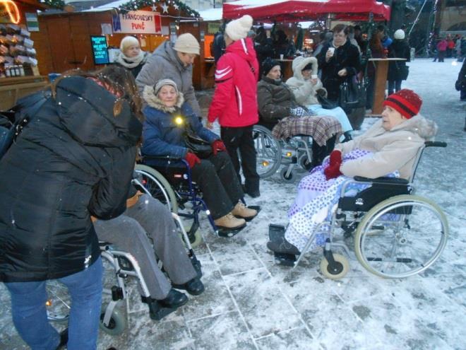 zasněžené náměstí naše uživatelé nadchl zpěv