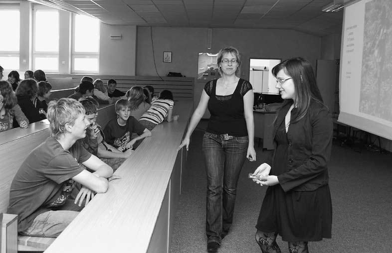 ZPRÁVA O FÉROVÉM OBCHODOVÁNÍ 6. dubna byla pro některé třídy ZŠ Přeštice připravena přednáška o programu Fair Trade. Překvapilo nás, že nějaký takový projekt existuje.