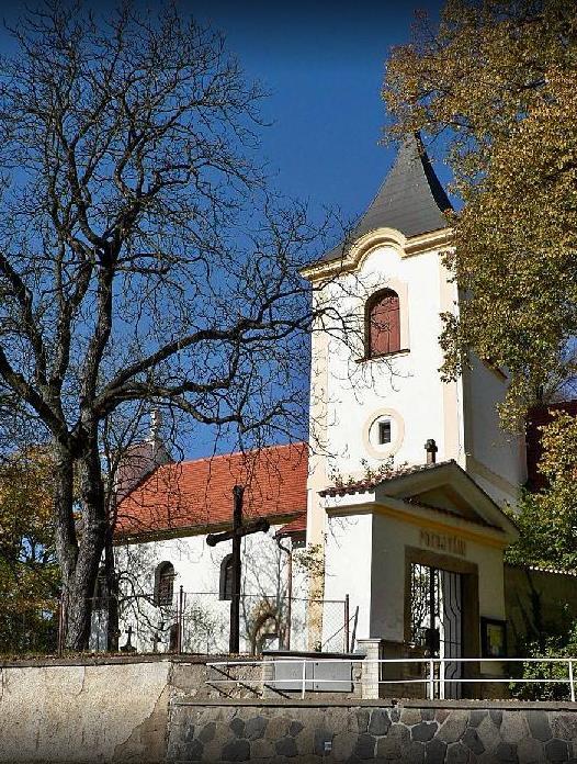 Náš spolek průběžně jedná se obcí i církví o získání další podpory a realizaci. Darovat jakoukoliv částku můzou všichni - soukromé osoby i firmy. Dvěma sponzorům, kteří přispějí částkou 250.