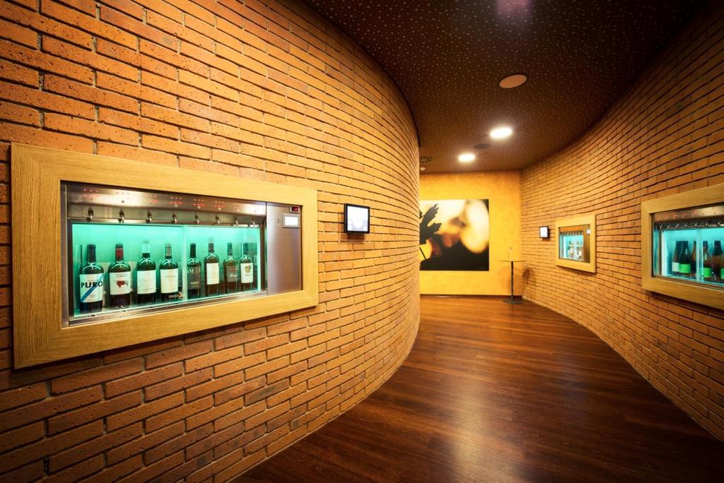 CENTRUM SLOVÁCKÝCH TRADIC VINNÁ STEZKA Nová stálá výstava slováckých vín 2018 již otevřena!