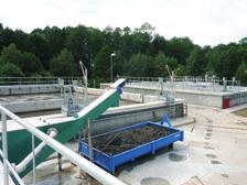 Rekonstruovaná ČOV se vstupním čerpáním je řešena jako mechanicko-biologická s předřazenou denitrifikací, nitrifikací s jemnobublinnou aerací, s podélnými protékanými dosazovacími nádržemi, s