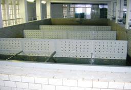 strana 6/218 SOVAK Časopis oboru vodovodů a kanalizací, číslo 7 8/2012 Flokulační nádrže se systémem děrovaných stěn Budova kalového hospodářství odstředivka pro strojní odvodňování kalů Za vstupem