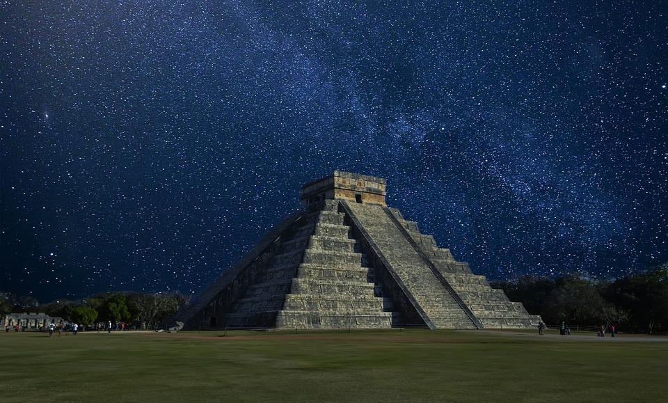 Zaostřeno Yucatán, Mexiko Název zříceniny mayského města Chichén Itzá pochází z mayského Chich en Itza, což znamená V ústech