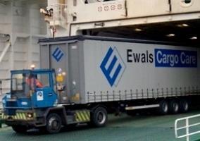 2.1.3 Letecká doprava V komplexní nabídce služeb firmy Ewals Cargo Care nechybí ani zajištění letecké dopravy.